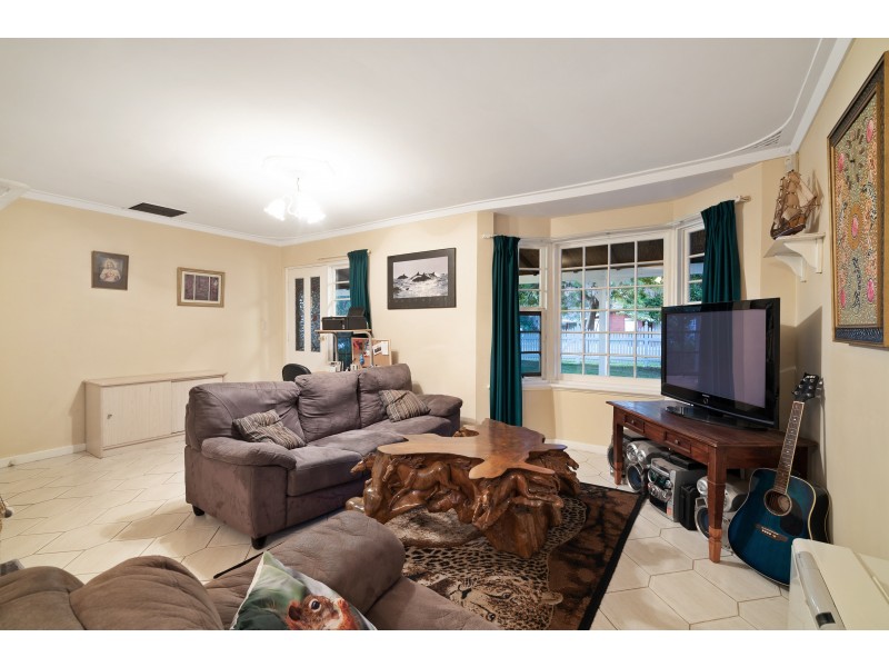 36 Waratah Drive, Camillo WA 6111