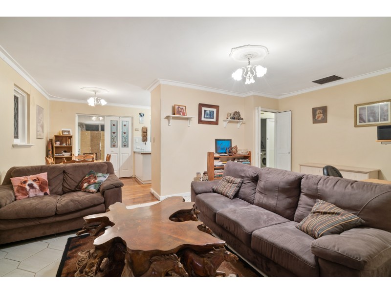 36 Waratah Drive, Camillo WA 6111