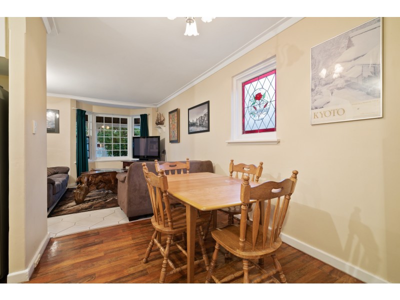 36 Waratah Drive, Camillo WA 6111