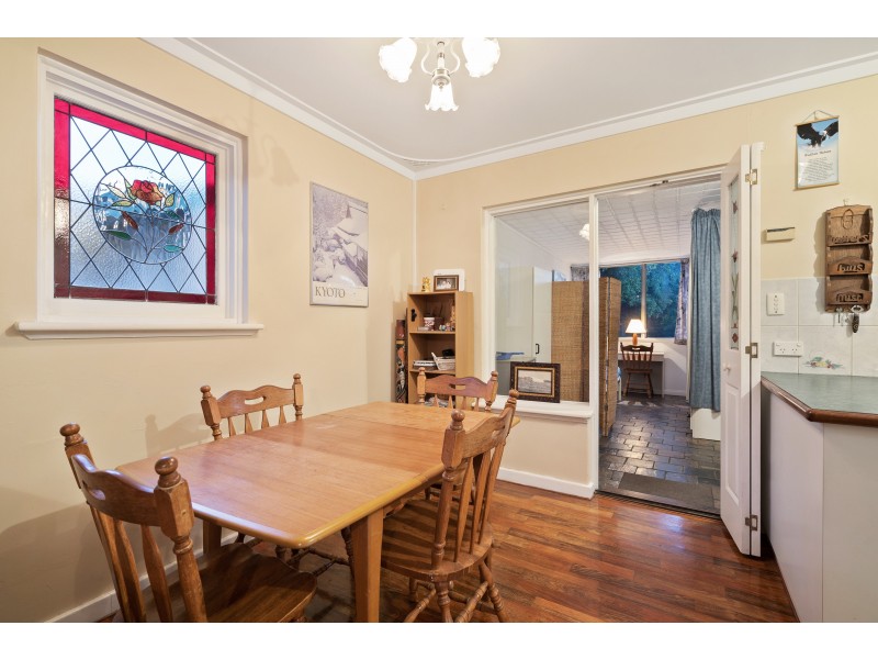 36 Waratah Drive, Camillo WA 6111