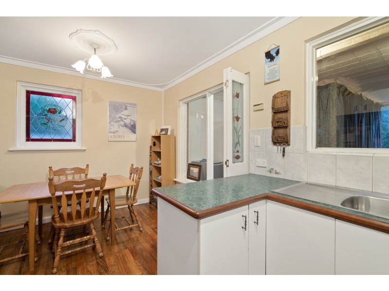 36 Waratah Drive, Camillo WA 6111