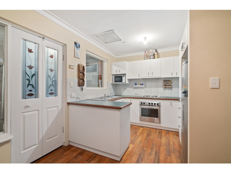 36 Waratah Drive, Camillo WA 6111