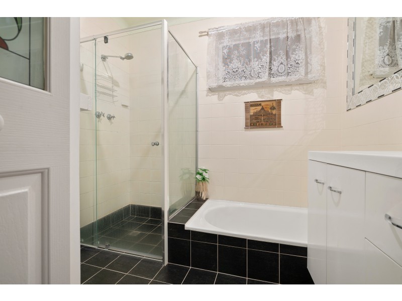 36 Waratah Drive, Camillo WA 6111