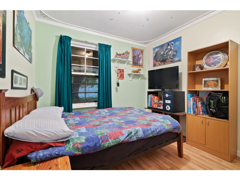 36 Waratah Drive, Camillo WA 6111