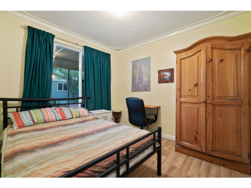 36 Waratah Drive, Camillo WA 6111