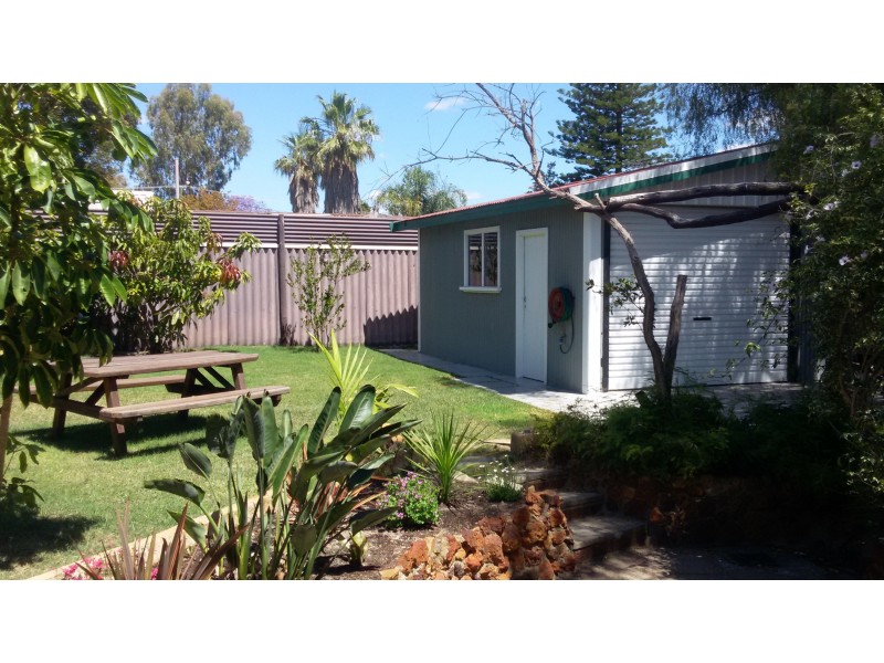 36 Waratah Drive, Camillo WA 6111