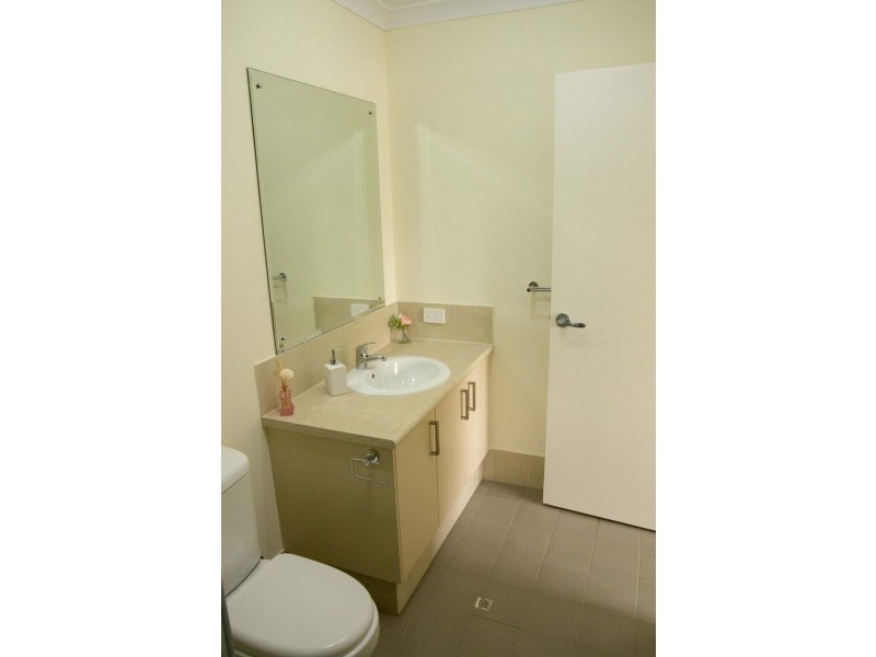 4/4 Debenham Street, Thornlie WA 6108