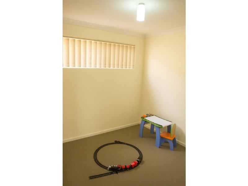 4/4 Debenham Street, Thornlie WA 6108