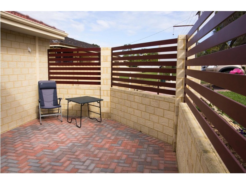 4/4 Debenham Street, Thornlie WA 6108