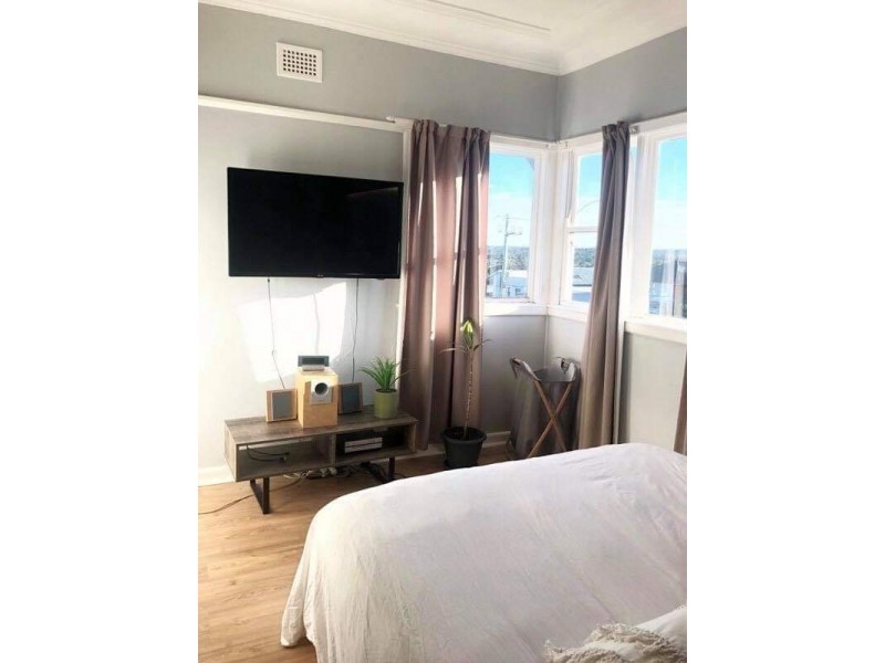 91 Griffin Road, North Curl Curl NSW 2099