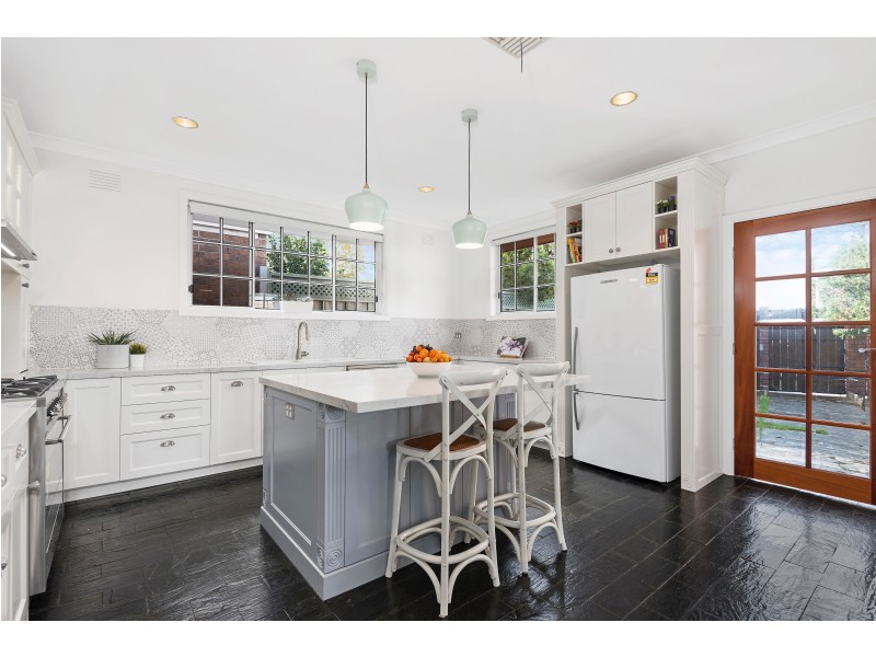 19 Winston Road, Viewbank VIC 3084