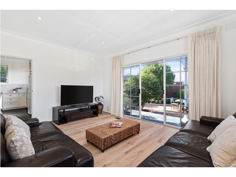 19 Winston Road, Viewbank VIC 3084