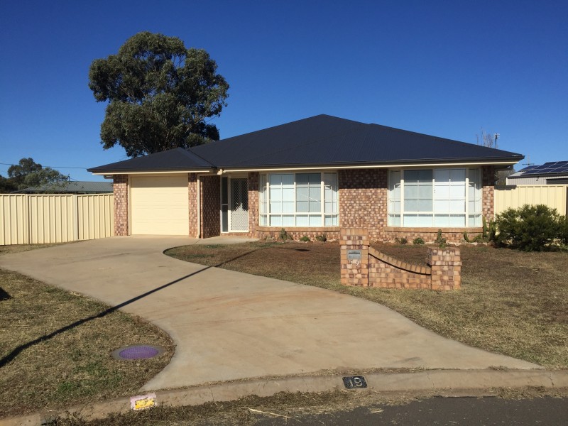 19 Joann Court, Oakey QLD 4401