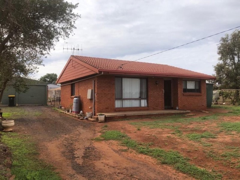 8R Gavel Drive, Dubbo NSW 2830