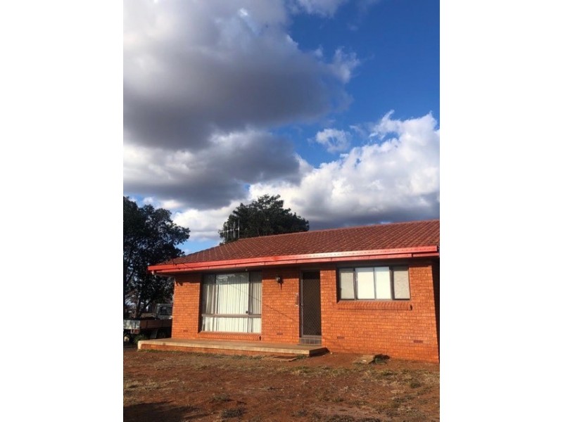 8R Gavel Drive, Dubbo NSW 2830
