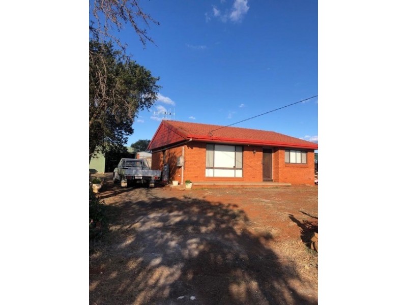 8R Gavel Drive, Dubbo NSW 2830