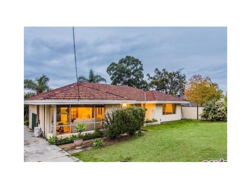 11 Sulphur Road, Orelia WA 6167