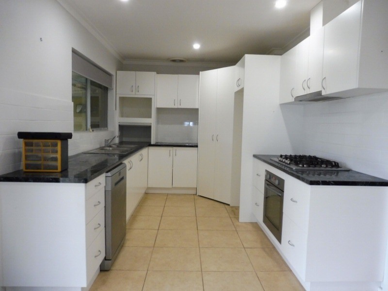11 Sulphur Road, Orelia WA 6167