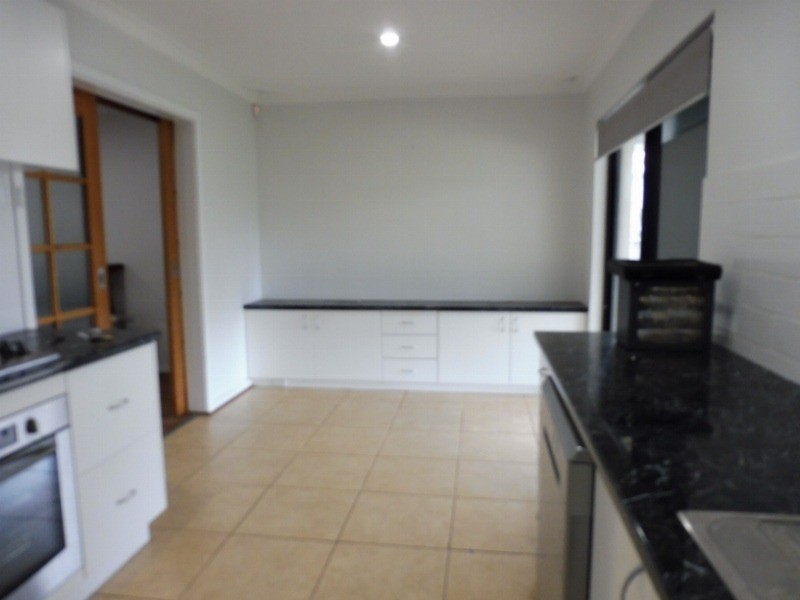11 Sulphur Road, Orelia WA 6167