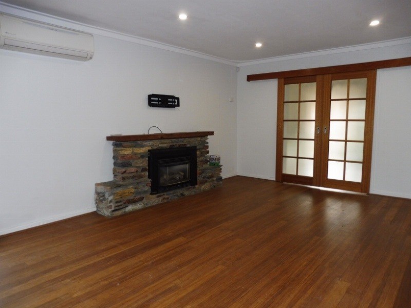 11 Sulphur Road, Orelia WA 6167