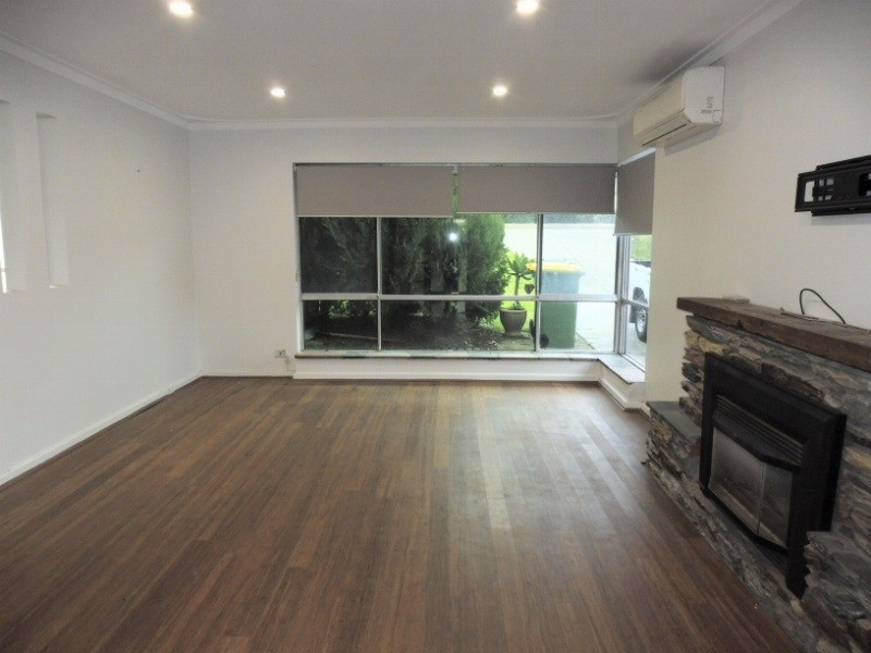 11 Sulphur Road, Orelia WA 6167