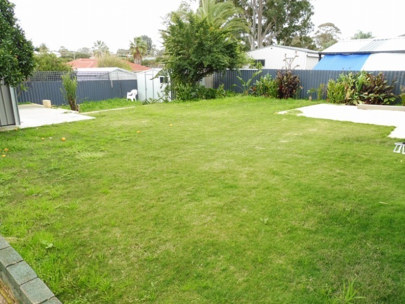 11 Sulphur Road, Orelia WA 6167