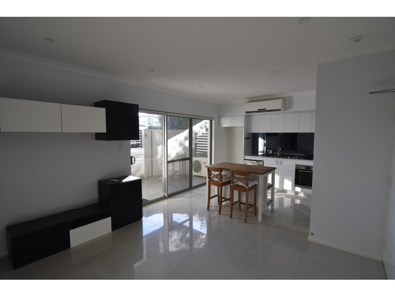 2/3 Leeder Street, Glendalough WA 6016