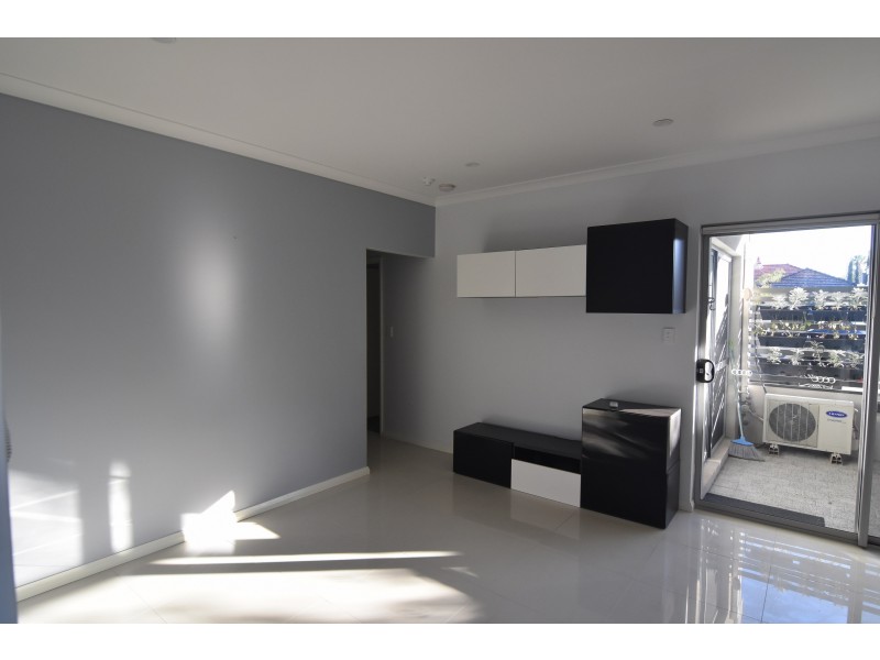 2/3 Leeder Street, Glendalough WA 6016