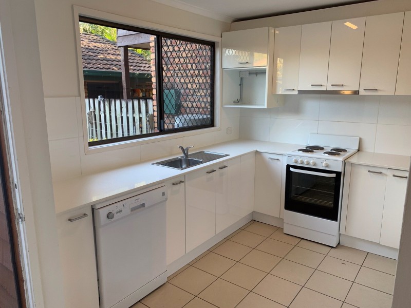 2/32 Sunbird Street, Burleigh Waters QLD 4220