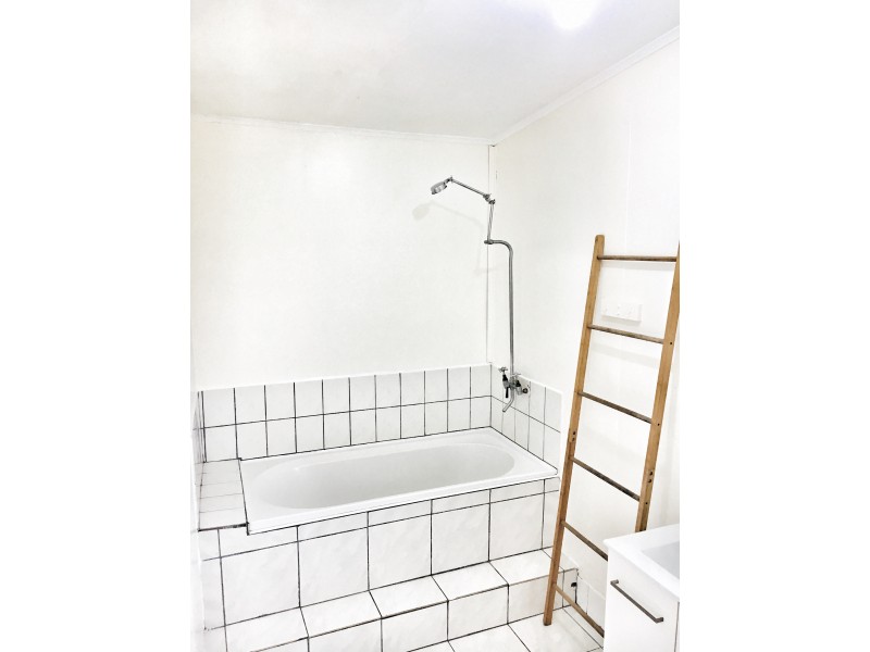 6 Queen Parade, Wannanup WA 6210