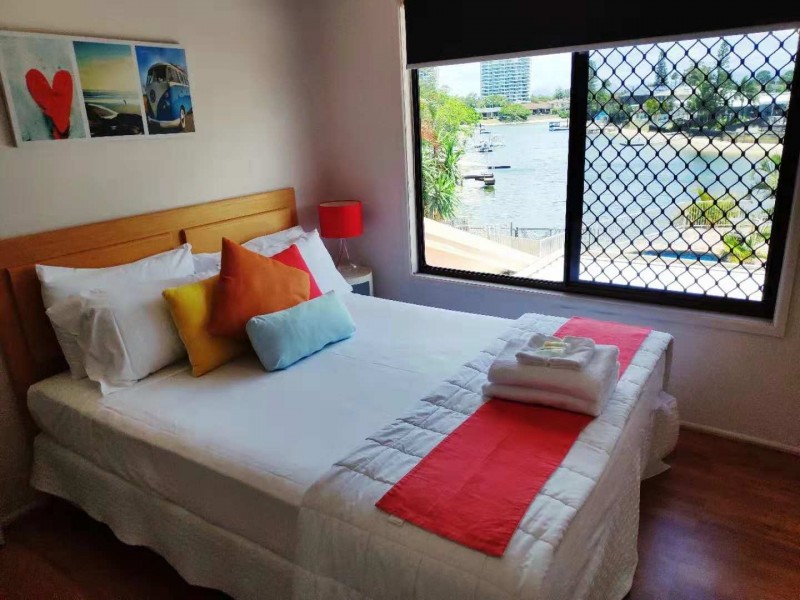 42 Merrimac Boulevard, Broadbeach Waters QLD 4218
