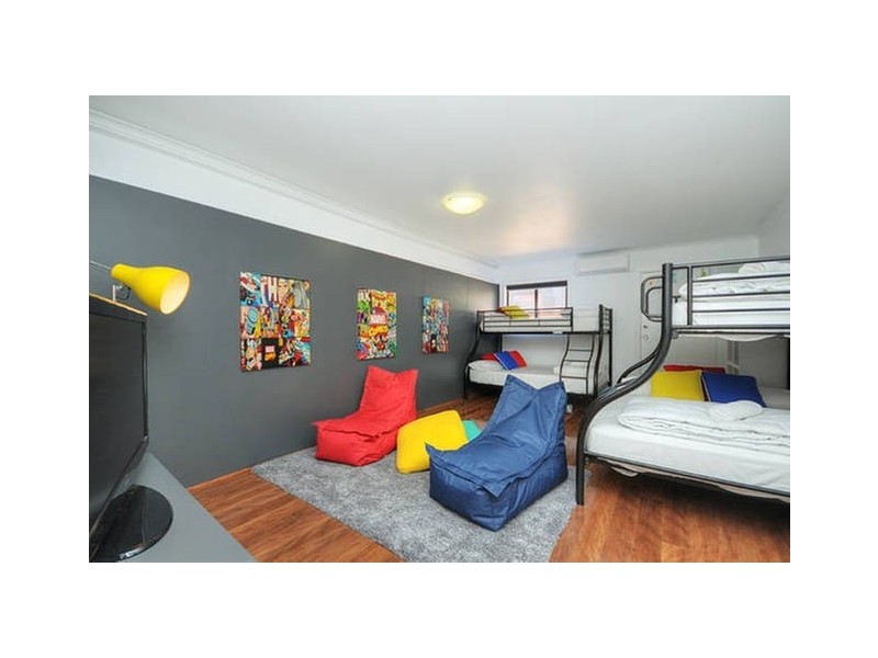 42 Merrimac Boulevard, Broadbeach Waters QLD 4218