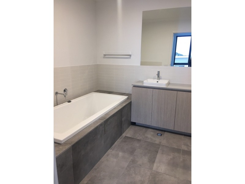 12/60 Oakden Crescent, St Albans VIC 3021