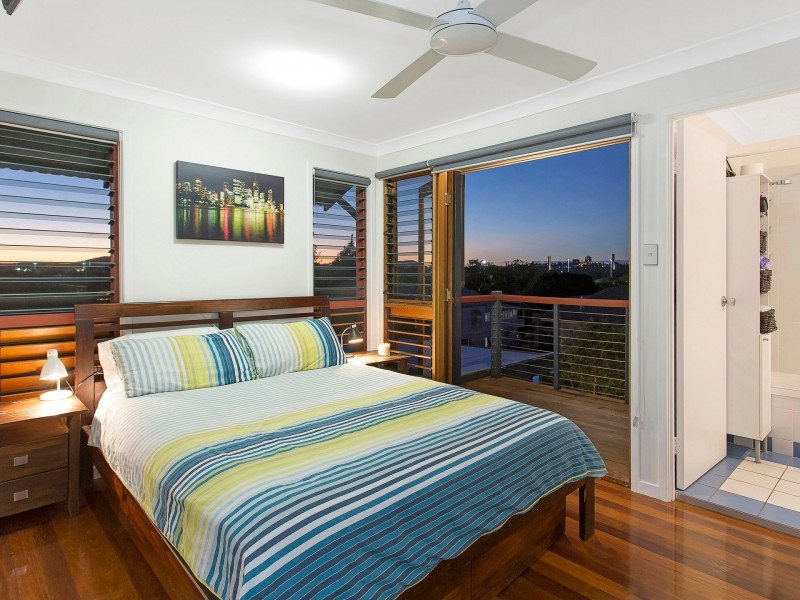 1/18 Brassey Street, Fairfield QLD 4103