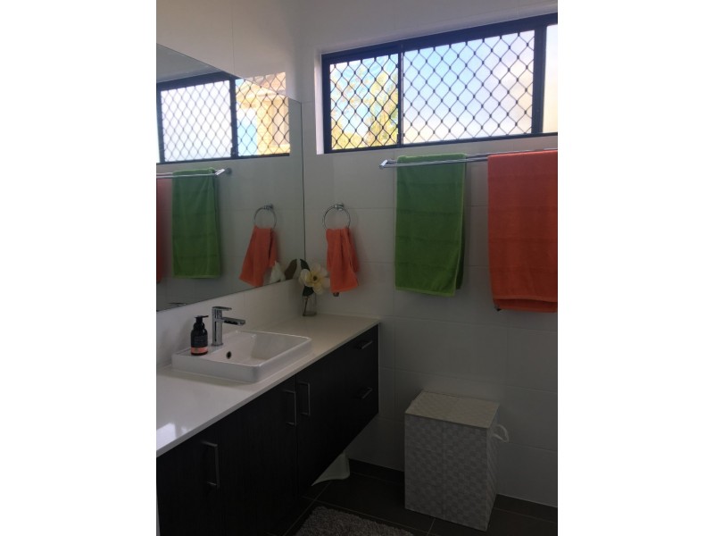 2/38 Milton Avenue, Paradise Point QLD 4216