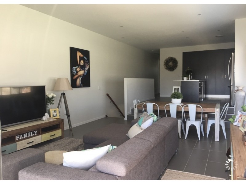 2/38 Milton Avenue, Paradise Point QLD 4216