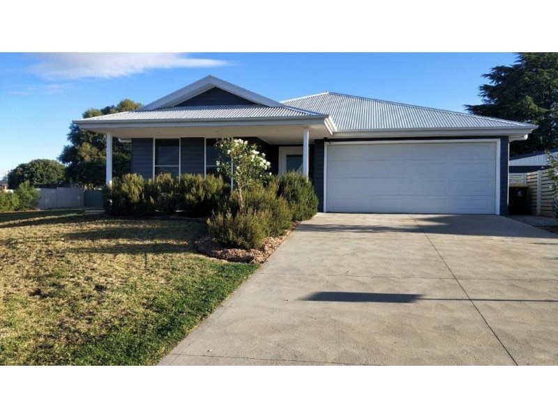 6 Vidler Place, Blayney NSW 2799