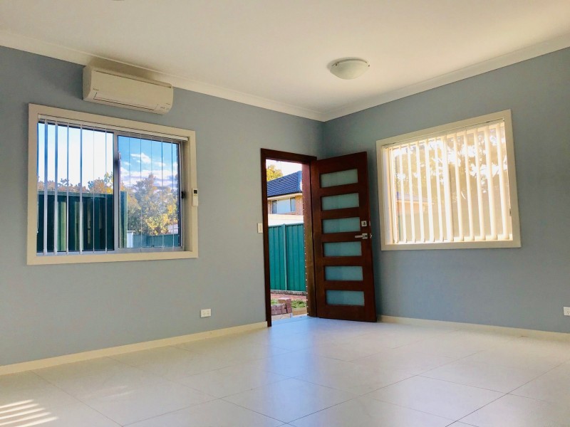 8b Ogilvy Street, Peakhurst NSW 2210