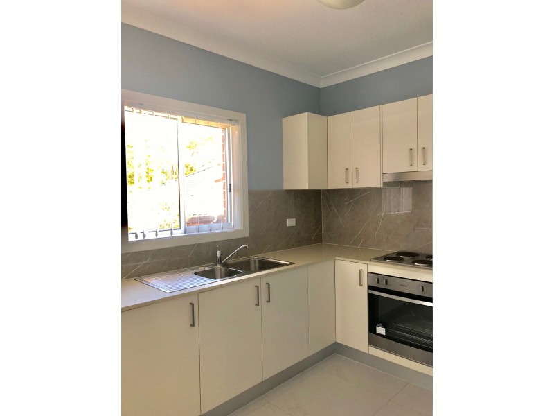 8b Ogilvy Street, Peakhurst NSW 2210