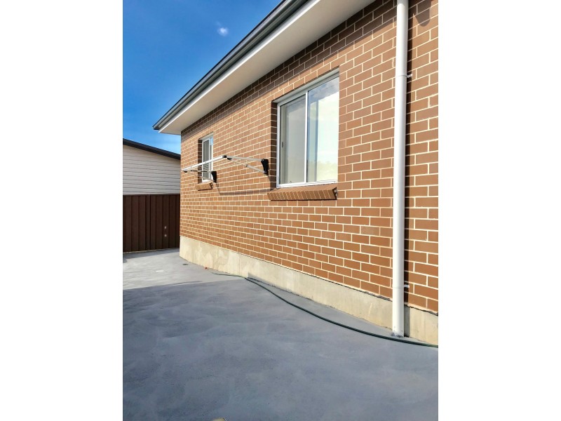 8b Ogilvy Street, Peakhurst NSW 2210