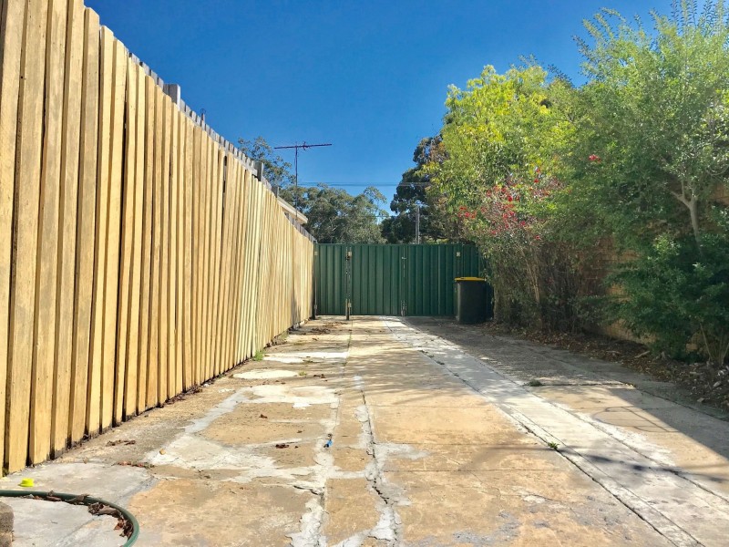 8b Ogilvy Street, Peakhurst NSW 2210