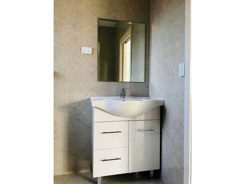 8b Ogilvy Street, Peakhurst NSW 2210