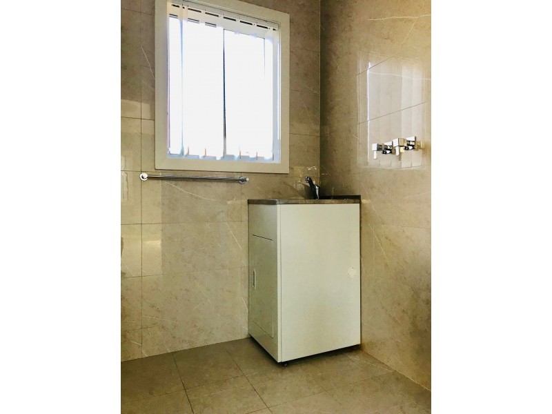 8b Ogilvy Street, Peakhurst NSW 2210