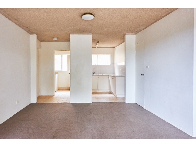 18/20-30 Condamine Street, Campbelltown NSW 2560