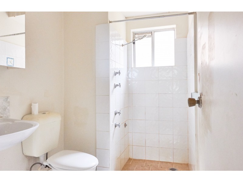 18/20-30 Condamine Street, Campbelltown NSW 2560