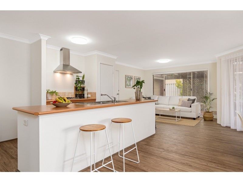 12 Dunster Way, Orelia WA 6167