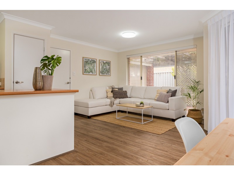 12 Dunster Way, Orelia WA 6167