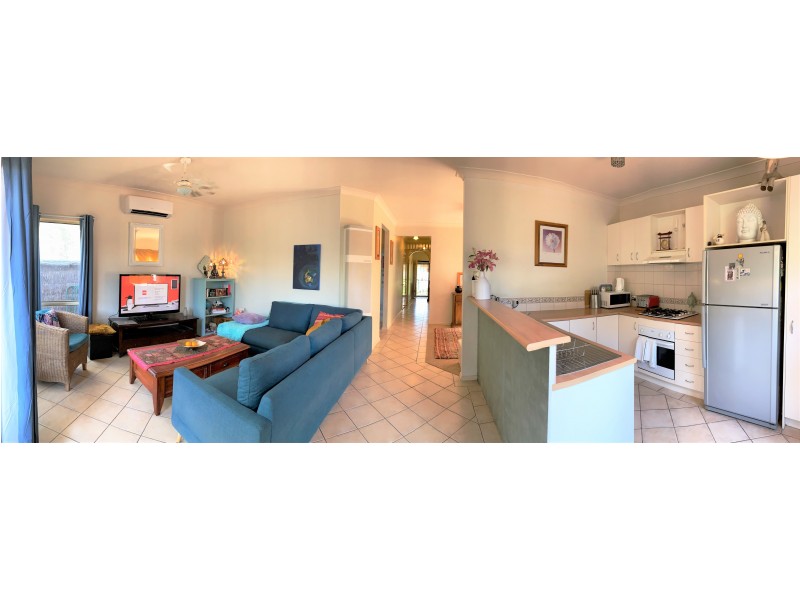 27 Elphinstone Way, Caroline Springs VIC 3023