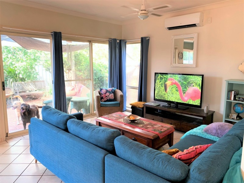 27 Elphinstone Way, Caroline Springs VIC 3023