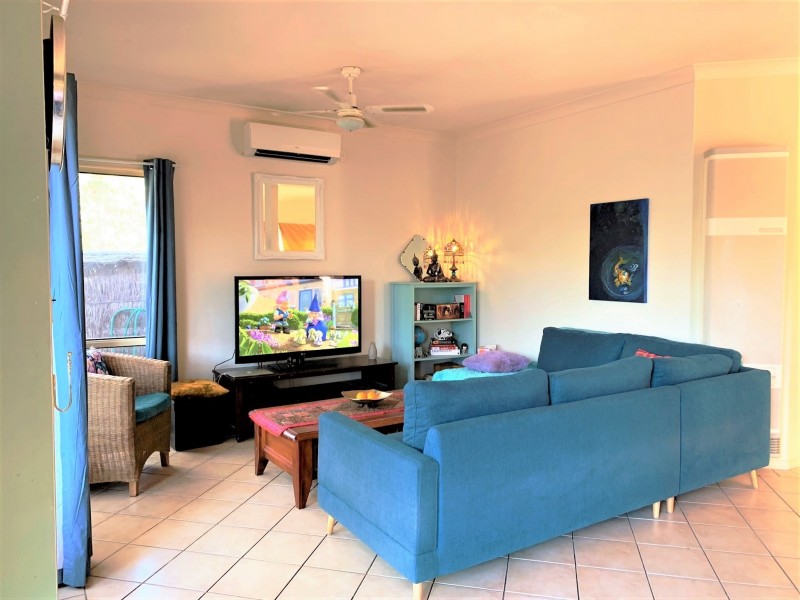 27 Elphinstone Way, Caroline Springs VIC 3023